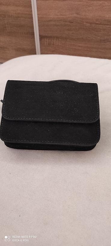 PIECES nova torbica sa etiketom. Podesiv kaiš koji se može skinuti na lalafo.rs PIECES nova torbica sa etiketom. Podesiv kaiš koji se može skinuti