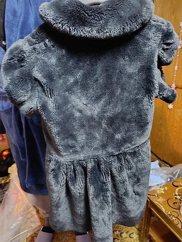 Crno, mekano, gusto veštačko krzno sa svilenkastim sjajem; na lalafo.rs — 2 Crno, mekano, gusto veštačko krzno sa svilenkastim sjajem; — 2