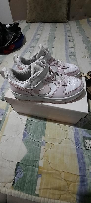 Nike dečje patike – model sa čičak trakom i pertlama - Boja: bela sa na lalafo.rs — 2 Nike dečje patike – model sa čičak trakom i pertlama - Boja: bela sa — 2