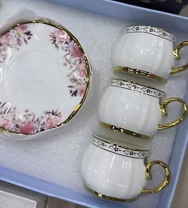 Porcelanski set šoljica za kafu/čaj u poklon-kutiji. - Sastav: 3 na lalafo.rs Porcelanski set šoljica za kafu/čaj u poklon-kutiji. - Sastav: 3