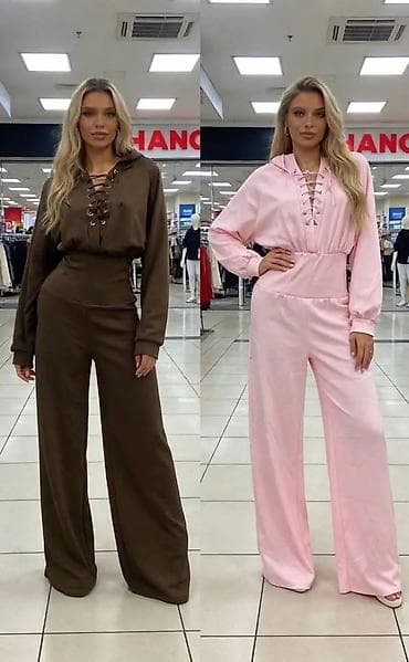 Ženski komplet – dukserica s kapuljačom i široke pantalone - Model na lalafo.rs Ženski komplet – dukserica s kapuljačom i široke pantalone - Model