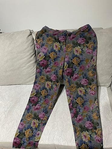 pantalone butiku ali: Ženske pantalone sa cvetnim printom - Model: ravne dužine, klasičan na lalafo.rs — 2 pantalone butiku ali: Ženske pantalone sa cvetnim printom - Model: ravne dužine, klasičan — 2