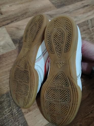 Adidas dečije patike za futsal/salu broj 33 - Model: Adidas indoor na lalafo.rs — 7 Adidas dečije patike za futsal/salu broj 33 - Model: Adidas indoor — 7