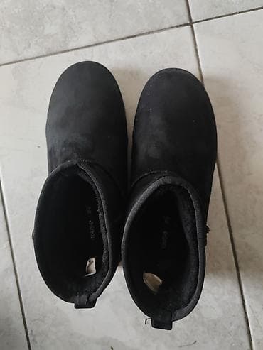 Ugg obuća 39, bоја - Crna na lalafo.rs — 1 Ugg obuća 39, bоја - Crna — 1