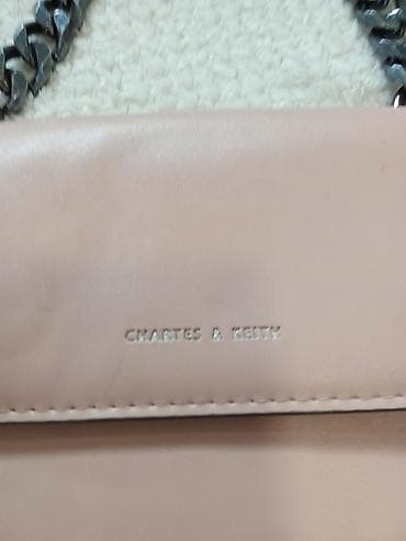 Ružičasta ženska torbica preko ramena - Brend: Charles & Keith at lalafo.rs — 2 Ružičasta ženska torbica preko ramena - Brend: Charles & Keith — 2