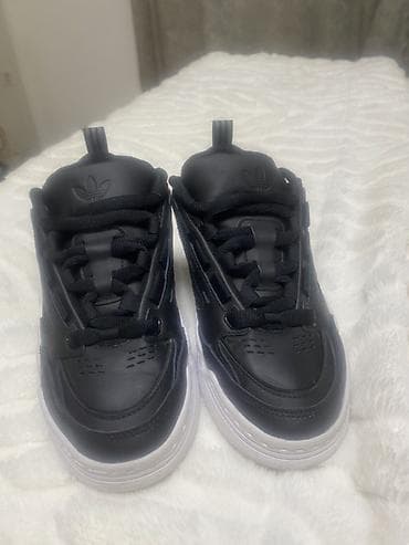 Adidas patike – crno-bele - Model: Adidas (Originals logo na jeziku i na lalafo.rs Adidas patike – crno-bele - Model: Adidas (Originals logo na jeziku i