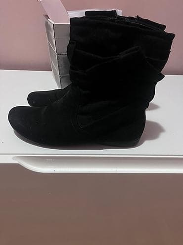 zenske broj: Crne ženske ravne čizme do članka - Materijal: meki velur (brušena at lalafo.rs — 1 zenske broj: Crne ženske ravne čizme do članka - Materijal: meki velur (brušena — 1