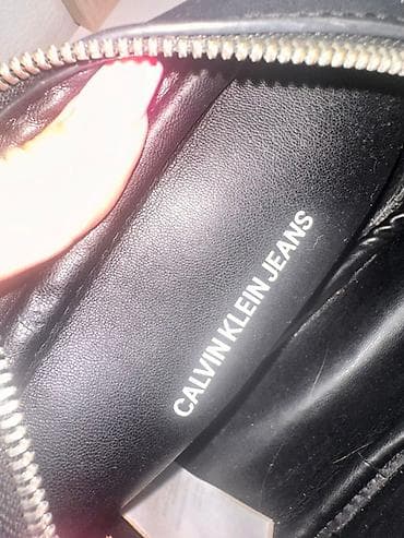 Crna torbica za rame, brenda Calvin Klein Jeans, sa istaknutim na lalafo.rs — 2 Crna torbica za rame, brenda Calvin Klein Jeans, sa istaknutim — 2