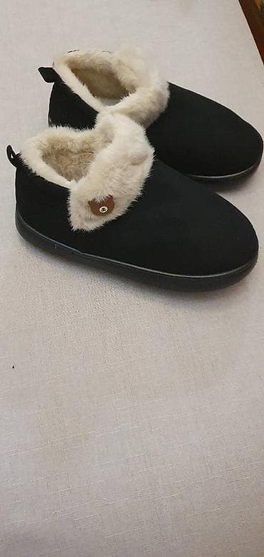 Ugg obuća 42, bоја - Crna na lalafo.rs — 2 Ugg obuća 42, bоја - Crna — 2