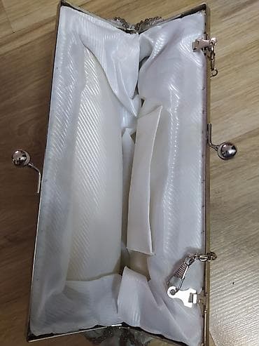 Prodajem novu malu svečanu torbicu,izuzetno elegantna at lalafo.rs — 1 Prodajem novu malu svečanu torbicu,izuzetno elegantna — 1