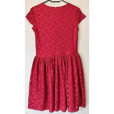 dve suknje po: Elegantna bordo haljina sa čipkom, kratkih rukava. Haljina ima okrugli at lalafo.rs — 2 dve suknje po: Elegantna bordo haljina sa čipkom, kratkih rukava. Haljina ima okrugli — 2