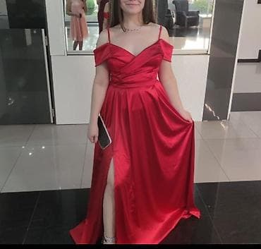 Haljina odgovara za S i slabiji do srednji M, nošena je jednom na na lalafo.rs Haljina odgovara za S i slabiji do srednji M, nošena je jednom na