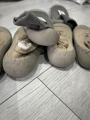 Mekane dečje papuče/cipele-čarapice sa gumiranim đonom Sva 3 para za na lalafo.rs — 2 Mekane dečje papuče/cipele-čarapice sa gumiranim đonom Sva 3 para za — 2