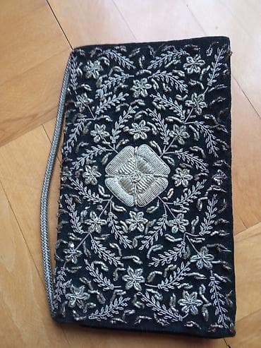 Antikvarna plišana torbica sa srebrnim vezom na lalafo.rs Antikvarna plišana torbica sa srebrnim vezom