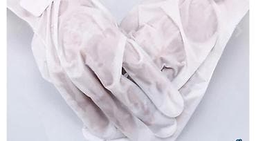 Negujuće rukavice od kozijeg mleka Karakteristike: Bogata je na lalafo.rs — 1 Negujuće rukavice od kozijeg mleka Karakteristike: Bogata je — 1