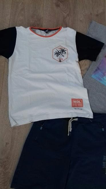 Kids' Clothes: Za dečaka u super stanju.
Veličina 11/12
Cena za sve 700din at lalafo.rs — 7 Kids' Clothes: Za dečaka u super stanju.
Veličina 11/12
Cena za sve 700din — 7