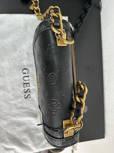 SNIŽENO!! GUESS crossbody torba, model sa reljefnim monogramom 4G na lalafo.rs — 7 SNIŽENO!! GUESS crossbody torba, model sa reljefnim monogramom 4G — 7