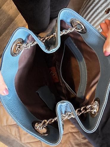 Ženska torba – The Bridge Wayfarer (logo na pločici) - Model: velika at lalafo.rs — 8 Ženska torba – The Bridge Wayfarer (logo na pločici) - Model: velika — 8