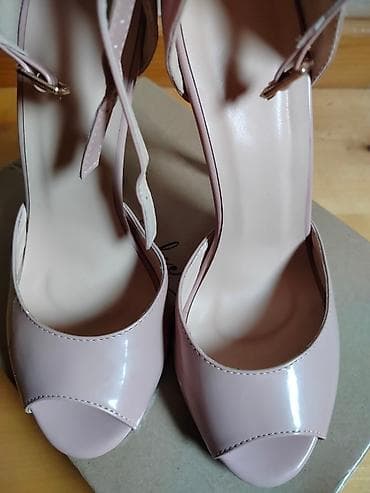 Štikle broj 38.Boja prljavo roze,lakovane,nošene samo po kući. Visina na lalafo.rs — 5 Štikle broj 38.Boja prljavo roze,lakovane,nošene samo po kući. Visina — 5