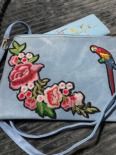 Svetloplava torbica preko ramena sa vezom + futrola - Materijal na lalafo.rs — 1 Svetloplava torbica preko ramena sa vezom + futrola - Materijal — 1