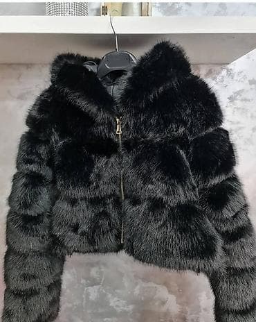 Kratka ženska jakna od veštačkog krzna sa kapuljačom gs - Model na lalafo.rs Kratka ženska jakna od veštačkog krzna sa kapuljačom gs - Model