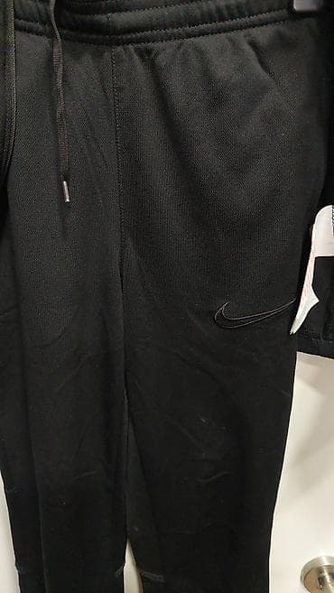 Nike Dri-FIT trenerka – komplet jakna + donji deo, crna. - Materijal na lalafo.rs — 6 Nike Dri-FIT trenerka – komplet jakna + donji deo, crna. - Materijal — 6