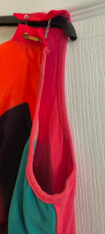 Majica L veličina, odgovara više za M, ili manji L, na ramenima ima na lalafo.rs — 3 Majica L veličina, odgovara više za M, ili manji L, na ramenima ima — 3