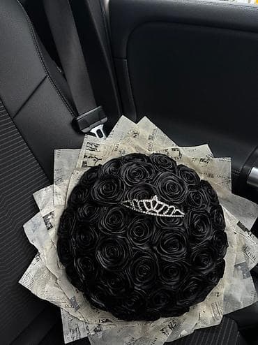 Elegantni buket crnih ruža od satenskih latica - Raskošan okrugli na lalafo.rs — 1 Elegantni buket crnih ruža od satenskih latica - Raskošan okrugli — 1