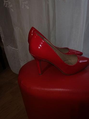 Elegantne ženske salonke – crvene, lakovane Nošene par puta - Klasičan na lalafo.rs — 2 Elegantne ženske salonke – crvene, lakovane Nošene par puta - Klasičan — 2