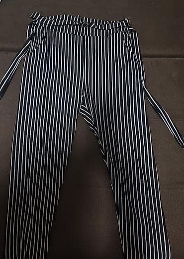 Set odeće – dukserica i tri para pantalona - Dukserica sa kapuljačom na lalafo.rs — 4 Set odeće – dukserica i tri para pantalona - Dukserica sa kapuljačom — 4