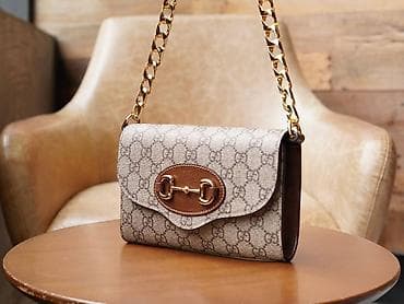 Dizajnerska tašna sa lancem – monogram platno i kožni detalji - at lalafo.rs — 8 Dizajnerska tašna sa lancem – monogram platno i kožni detalji - — 8