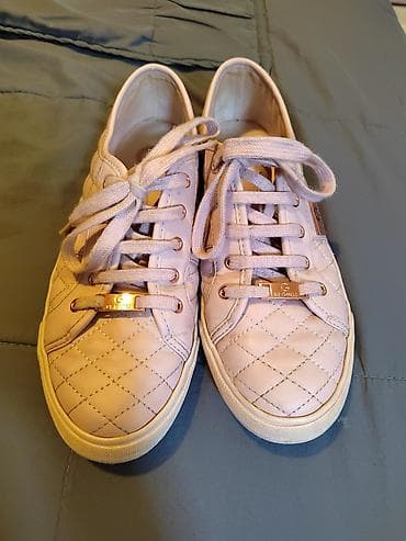 Guess patike iz Amerike broj 40 dužina 25.5cm na lalafo.rs — 2 Guess patike iz Amerike broj 40 dužina 25.5cm — 2