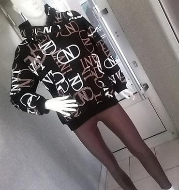 Ženska dukserica sa kapuljačom – crna sa XXL all-over printom slova u na lalafo.rs — 2 Ženska dukserica sa kapuljačom – crna sa XXL all-over printom slova u — 2