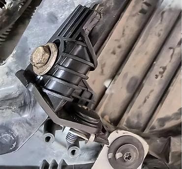 Car Engine Mounts: Nosac fara plasticni kopca BMW serija 3 F30 F31 12-18 NOVO! Set at lalafo.rs — 2 Car Engine Mounts: Nosac fara plasticni kopca BMW serija 3 F30 F31 12-18 NOVO! Set — 2