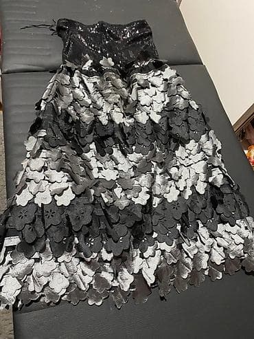 Svečana mini haljina bez bretela sa bogatom teksturom i sjajem. - na lalafo.rs — 2 Svečana mini haljina bez bretela sa bogatom teksturom i sjajem. - — 2