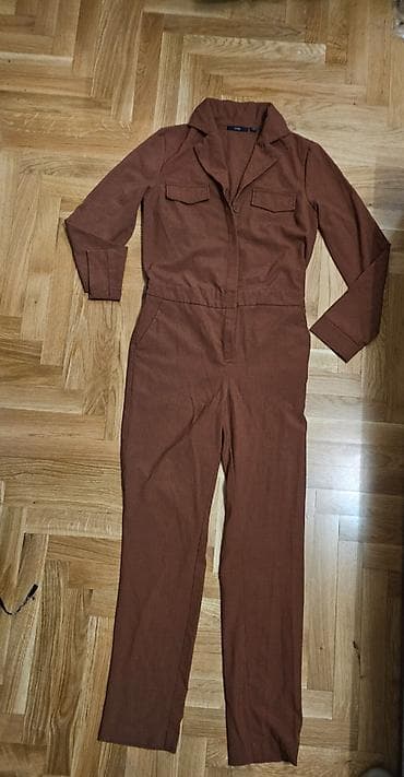 Kombinezon u veličini xs. Bez mane na lalafo.rs Kombinezon u veličini xs. Bez mane