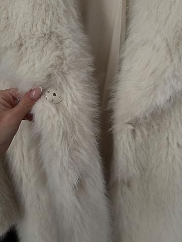 Bundica bela, kupljena u Becu, Bershka, velicina S na lalafo.rs — 3 Bundica bela, kupljena u Becu, Bershka, velicina S — 3