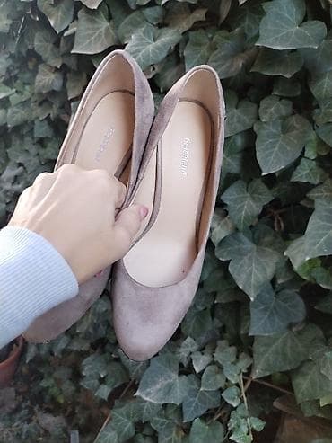 Cipele br 38
Super ocuvane na lalafo.rs — 2 Cipele br 38
Super ocuvane — 2