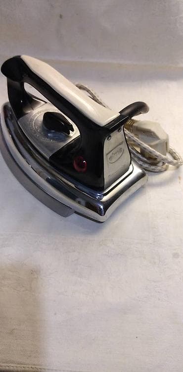 Irons: Pegla Elma Rowenta tip 990.,1000 W laka 1020 gr.duzina kabla 178 at lalafo.rs — 3 Irons: Pegla Elma Rowenta tip 990.,1000 W laka 1020 gr.duzina kabla 178 — 3