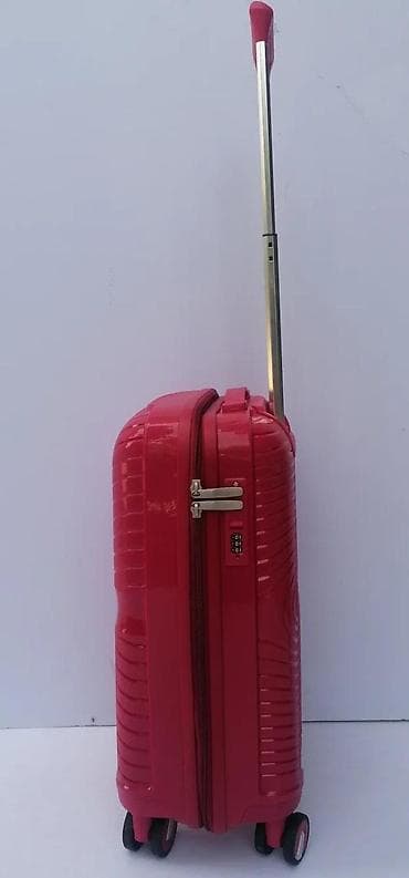 Travel suitcases and bags: Tvrdi kofer na točkiće – ručni kabinski format - Materijal at lalafo.rs — 3 Travel suitcases and bags: Tvrdi kofer na točkiće – ručni kabinski format - Materijal — 3