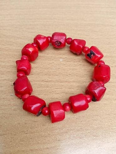 Narukvica od Crvenlh Korala Narukvica od Crvenlh Korala. Rastegljiva na lalafo.rs — 2 Narukvica od Crvenlh Korala Narukvica od Crvenlh Korala. Rastegljiva — 2