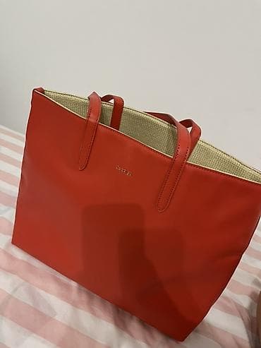 dve suknje po: Cappisa torba – shopper/tote model - Brend: Carpisa (metalni logo na na lalafo.rs — 3 dve suknje po: Cappisa torba – shopper/tote model - Brend: Carpisa (metalni logo na — 3