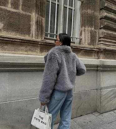 Zenske bundice
Velicine: S,M,L na lalafo.rs — 2 Zenske bundice
Velicine: S,M,L — 2