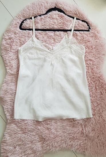 Women's T-shirts and tops: Majica na bratele bela boja sa belom kvalitetnom čipkom.Tanji saten at lalafo.rs — 1 Women's T-shirts and tops: Majica na bratele bela boja sa belom kvalitetnom čipkom.Tanji saten — 1