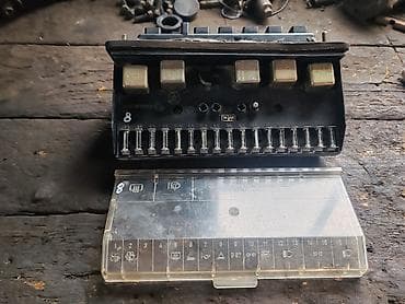 Tabla s osiguračima Lada 2104 Karavan br.8. Polovno, očuvano, skinuto na lalafo.rs Tabla s osiguračima Lada 2104 Karavan br.8. Polovno, očuvano, skinuto