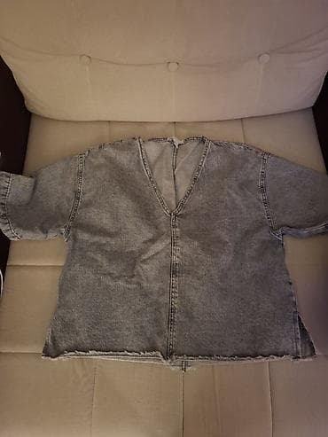 Denim majica/bluza sa V-izrezom - Materijal: teksas (denim) na lalafo.rs Denim majica/bluza sa V-izrezom - Materijal: teksas (denim)