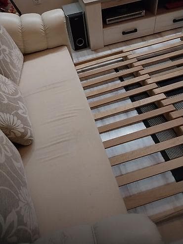 Polovan trosed, od eko kože, dobro očuvan I malo korišćen na lalafo.rs — 4 Polovan trosed, od eko kože, dobro očuvan I malo korišćen — 4