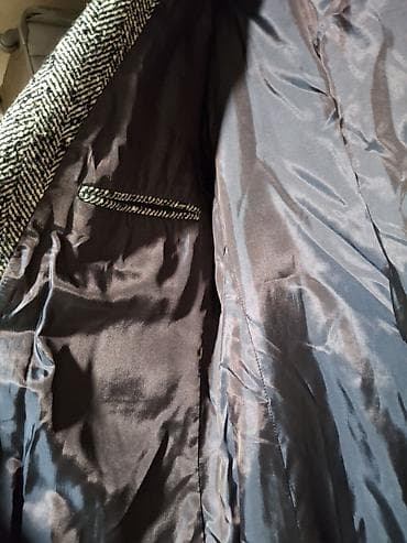 Dugački dvoredni kaput od tvida sa šarom riblje kosti na lalafo.rs — 10 Dugački dvoredni kaput od tvida sa šarom riblje kosti — 10