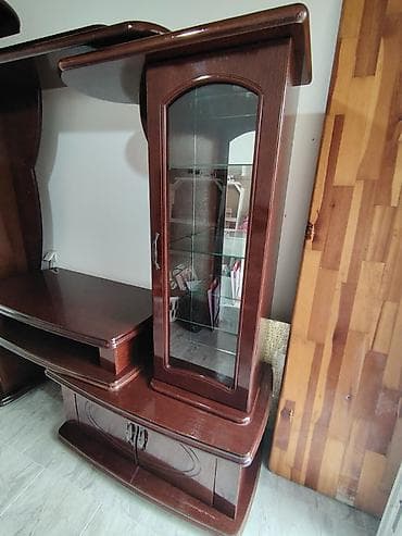 Antique Club Tables: Drvena dnevna soba – vitrina i TV komoda u kompletu - Materijal at lalafo.rs — 6 Antique Club Tables: Drvena dnevna soba – vitrina i TV komoda u kompletu - Materijal — 6