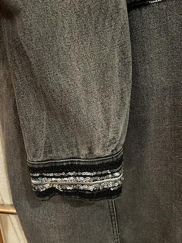 Dugačka teksas jakna u sivo‑crnoj ispranoj nijansi, sa bogatim na lalafo.rs — 5 Dugačka teksas jakna u sivo‑crnoj ispranoj nijansi, sa bogatim — 5